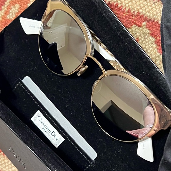 Dior Accessories - Christian Dior Diorama Mirrored Cat Eye Sunglasses case + card